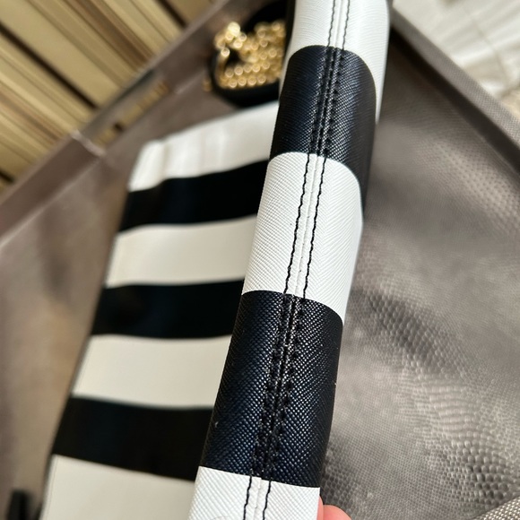 Inzi black and white bag with gold chain strap - Picture 5 of 11